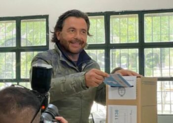 Votó Gustavo Sáenz y pidió terminar con el centralismo porteño 