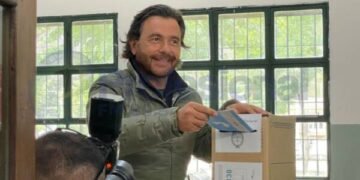Votó Gustavo Sáenz y pidió terminar con el centralismo porteño 
