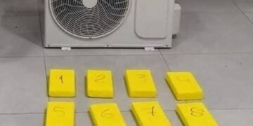 Abandonan un aire acondicionado lleno de cocaína en una parada de colectivos de Aguas Blancas