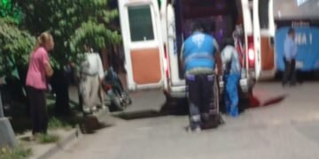 Menor de 14 años conducía una moto y chocó con un colectivo