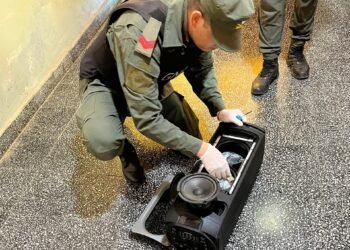 Escondió más de 3 kilos de cocaína dentro de un parlante