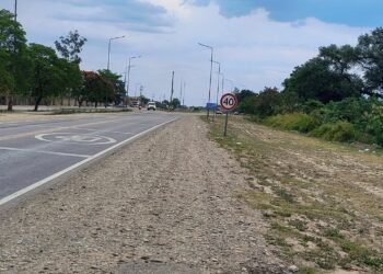Una vez más limpiaron la banquina de la Ruta 50