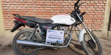 Circulaba en una moto robada y fue demorado