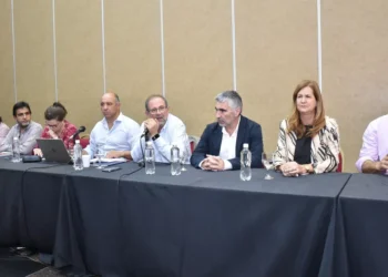 Gobierno y gremios abrieron una instancia de revisión paritaria