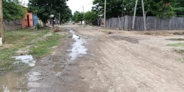 Vecinos denuncian una pérdida de agua