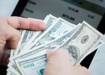 Le depositaron 3 millones de dólares por error y los devolvió