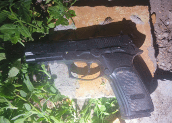 Intentaron robar en un drugstore de Orán y fueron demorados