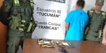 Ocultó más de un kilo de cocaína en el baño de un ómnibus