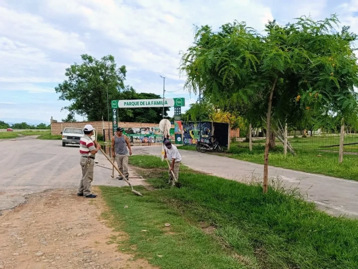 Limpieza y acondicionamiento del Parque de la Familia - Radio Ciudad Oran