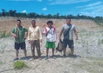 Policías rescataron a dos pescadores en el río Iruya