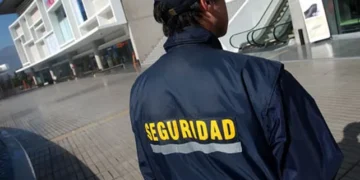 Empleados de la empresa de seguridad del hospital reclaman el atraso en el pago de sus haberes