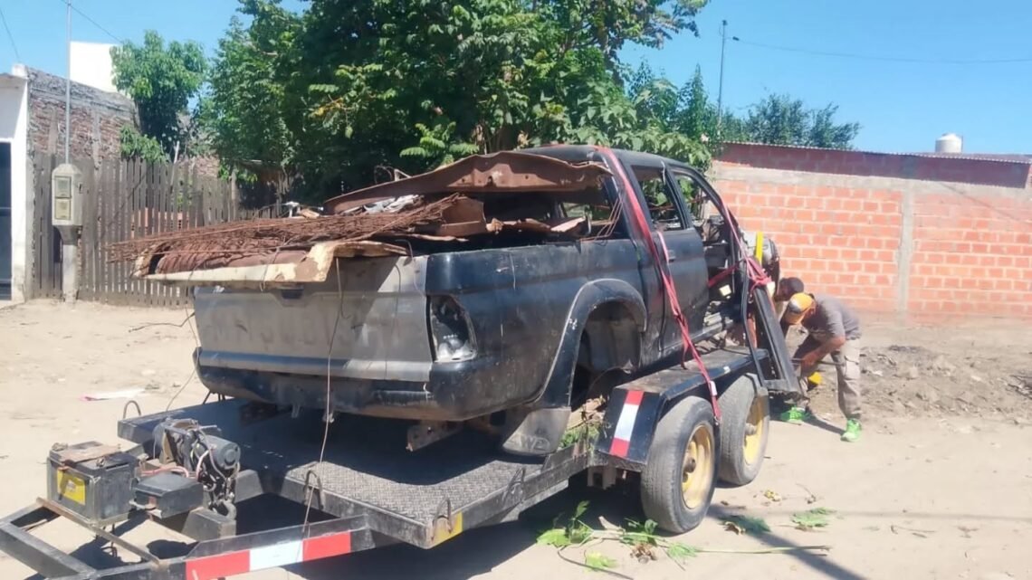Sigue el retiro de vehículos abandonados en la vía pública - Radio ...