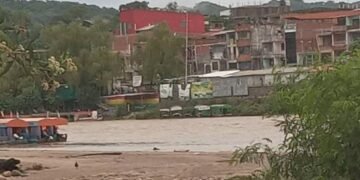 Esta cortado el paso por chalanas en Aguas Blancas