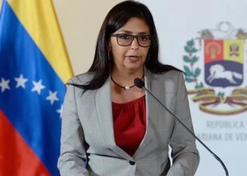 Delcy Rodríguez exigió una “prueba de vida” de Maduro y Cilia Flores