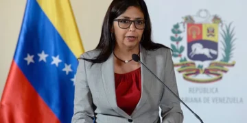 Delcy Rodríguez exigió una “prueba de vida” de Maduro y Cilia Flores