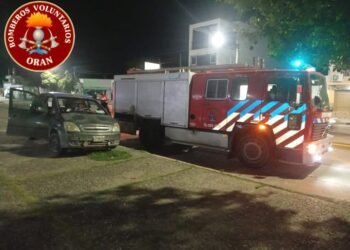 Conductor se desmayó, perdió el control del auto y terminó en la vereda de la Plaza Santa Marta