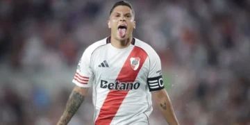 River ganó con un doblete de Juanfer Quintero