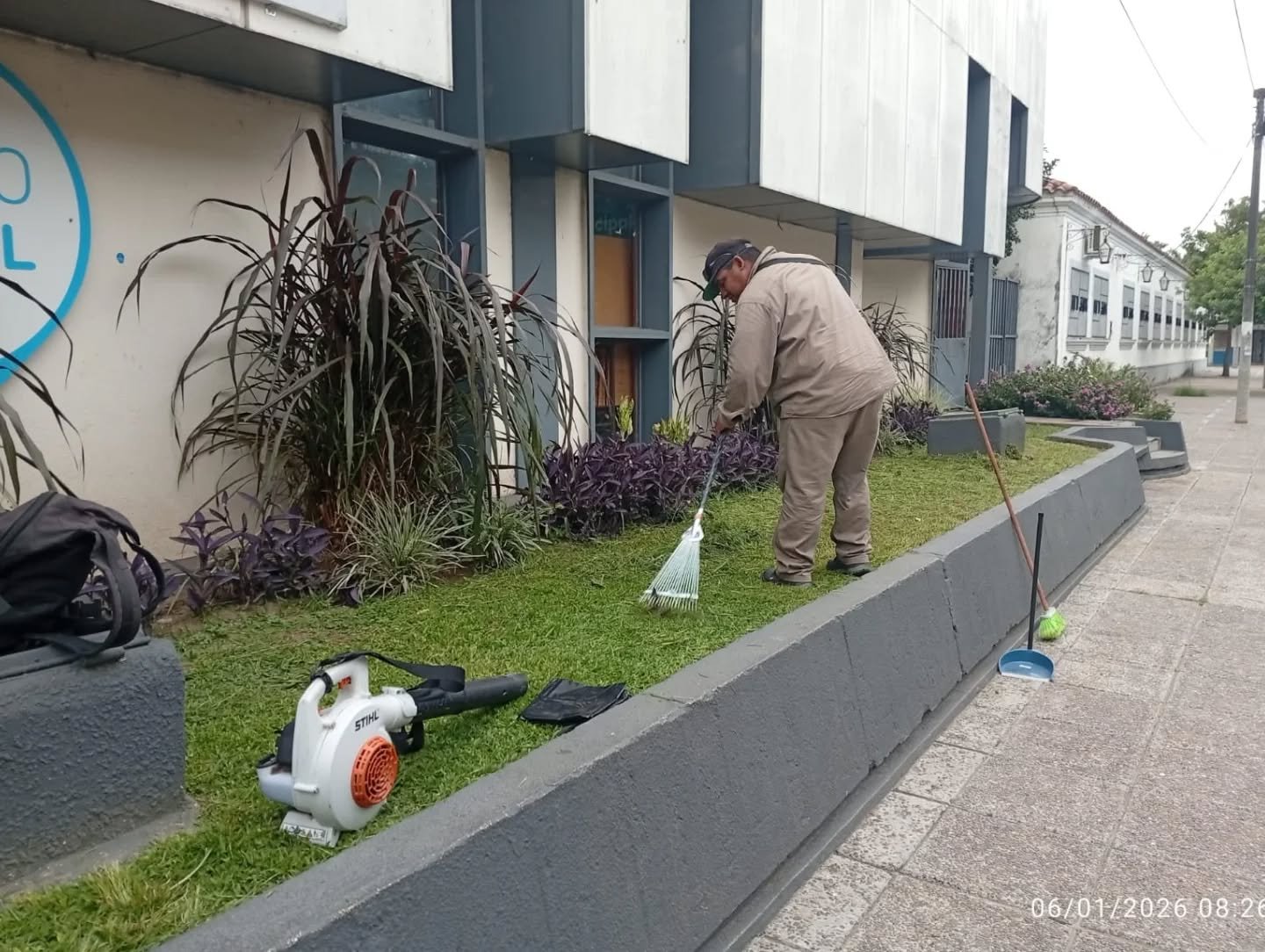 Trabajos de limpieza en la ciudad - Radio Ciudad Oran