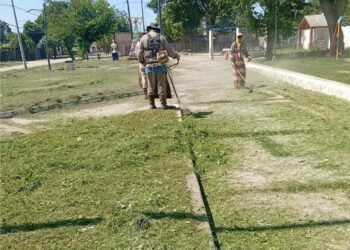 Trabajos de limpieza en plazas y plazoletas