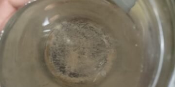 Vecinos denuncia que el agua sale con arena