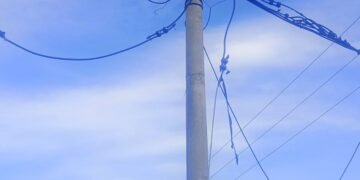 Un peligro, cable cortado con energía