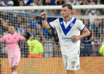 Vélez derrotó a Boca y es puntero en su zona