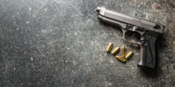 Imputan a un hombre que portaba un arma vinculada a un robo ocurrido en 2019