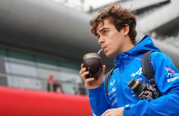 Colapinto podría hacer dos exhibiciones en Argentina