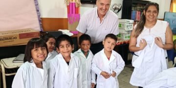 Asistencia por las inundaciones y acciones para la educación