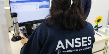 El Gobierno aprobó un plan de retiros voluntarios en ANSES