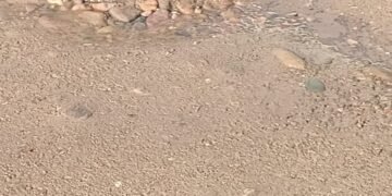 Vecinos denuncian pérdida de líquidos cloacales