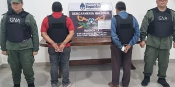 Fueron detenidos por presentar documentación falsa e intentar trasladar 35 toneladas de Acetato de Etilo