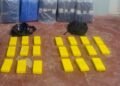 Encuentran dos mochilas cargadas con cocaína y cinco bolsas tipo arpilleras con hojas de coca