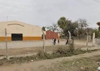 A los tiros en el patio de la Escuela “Terrones Riera”