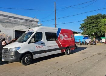 Sigue la atención en Orán del Móvil del Registro Civil