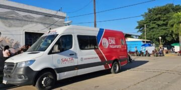 Sigue la atención en Orán del Móvil del Registro Civil