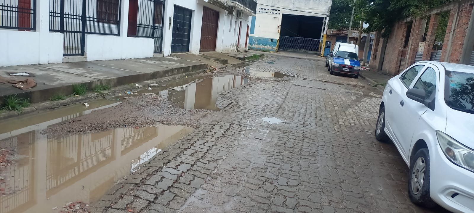 Vecinos denuncian el pésimo estado del Pasaje Lerma - Radio Ciudad Oran