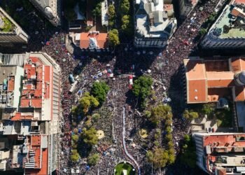 Multitudinario acto en Plaza de Mayo a 50 años del golpe