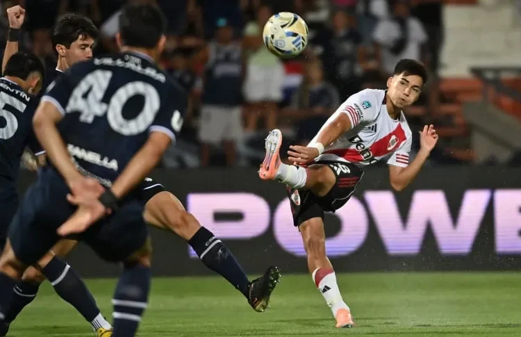 A la espera de Coudet, River empató con Independiente Rivadavia
