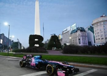 Presentaron el auto que usará Colapinto en la exhibición en Buenos Aires
