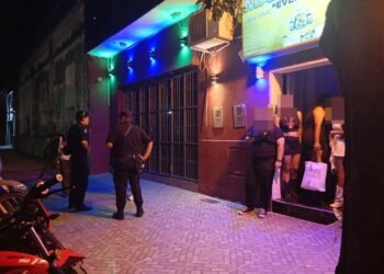 La policía clausuró una fiesta clandestina en Orán