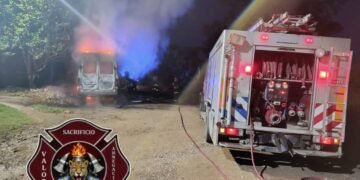 Incendio intencional, le prendieron fuego a un utilitario Mercedes Benz