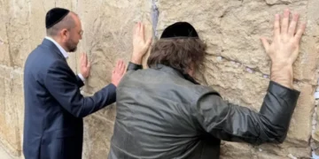 Milei llegó a Israel y pasó por el Muro de los Lamentos