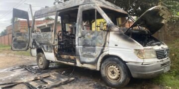 Incendio intencional, le prendieron fuego a un utilitario Mercedes Benz