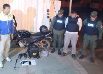 Tenía pedido de captura por homicidio y encubrimiento agravado, fue detenido cuando circulaba armado en una moto