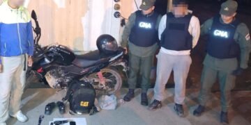 Tenía pedido de captura por homicidio y encubrimiento agravado, fue detenido cuando circulaba armado en una moto