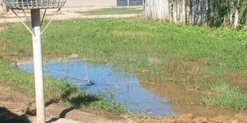 Sigue el reclamo por un pérdida de agua en el B° Taranto