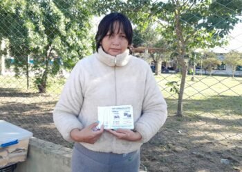 Andrea vende su auto con el que trabaja para pagar su tratamiento médico
