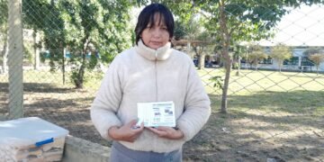 Andrea vende su auto con el que trabaja para pagar su tratamiento médico