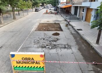 Sigue la obra de bacheo en Orán